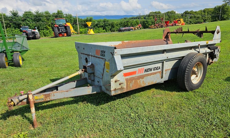 NEW IDEA 362 MANURE SPREADER
