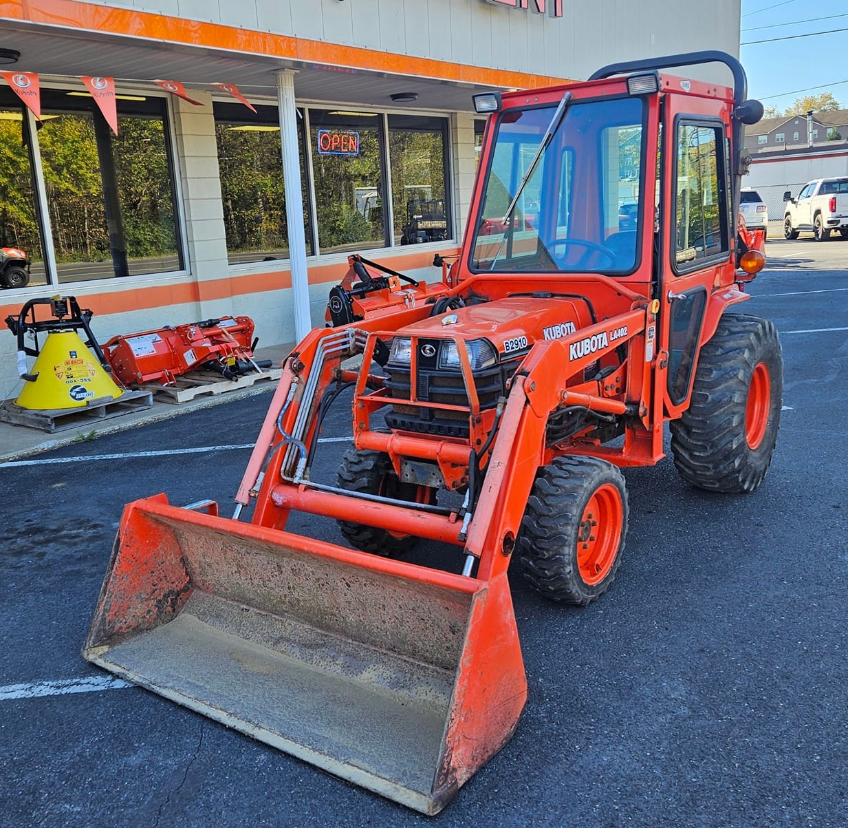2002 KUBOTA B2910 HSD WITH LOADER AND SIMS CAB