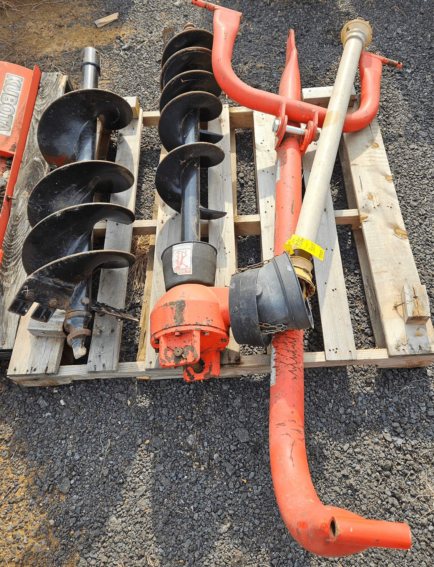 BEFCO 3-POINT POST HOLE DIGGER W/ 9 INCH AND 12 INCH AUGER BITS