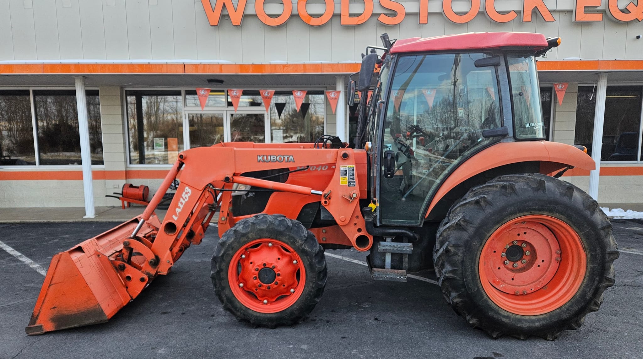 2006 KUBOTA M7040HDC 4WD TRACTOR