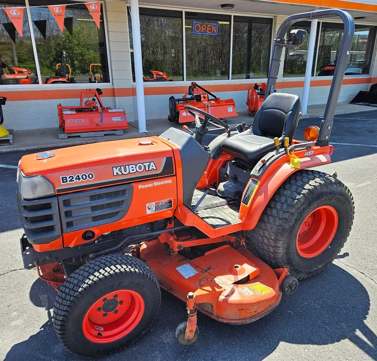 KUBOTA B2400 TRACTOR W/ 60″ MOWER